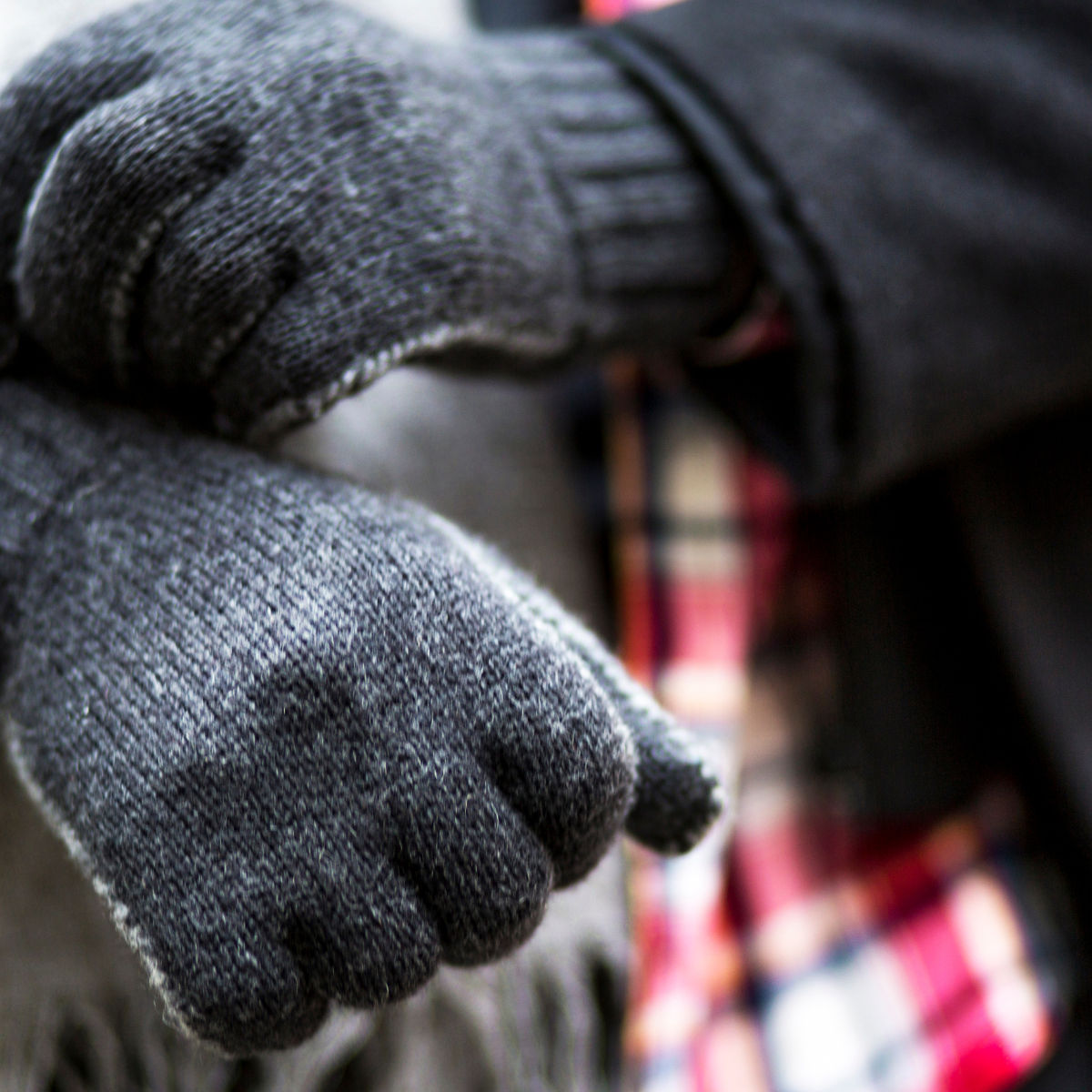 Man putting on his gloves
